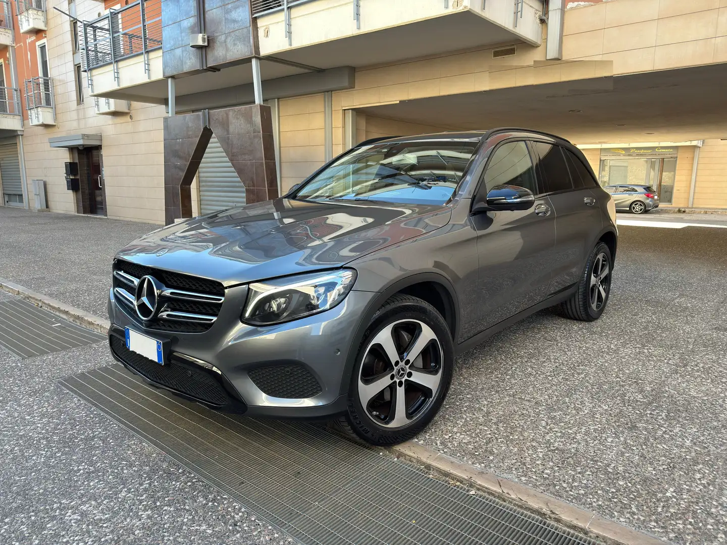 Mercedes-Benz GLC 250 GLC - X253 d Sport 4matic auto 204 cv Grau - 2