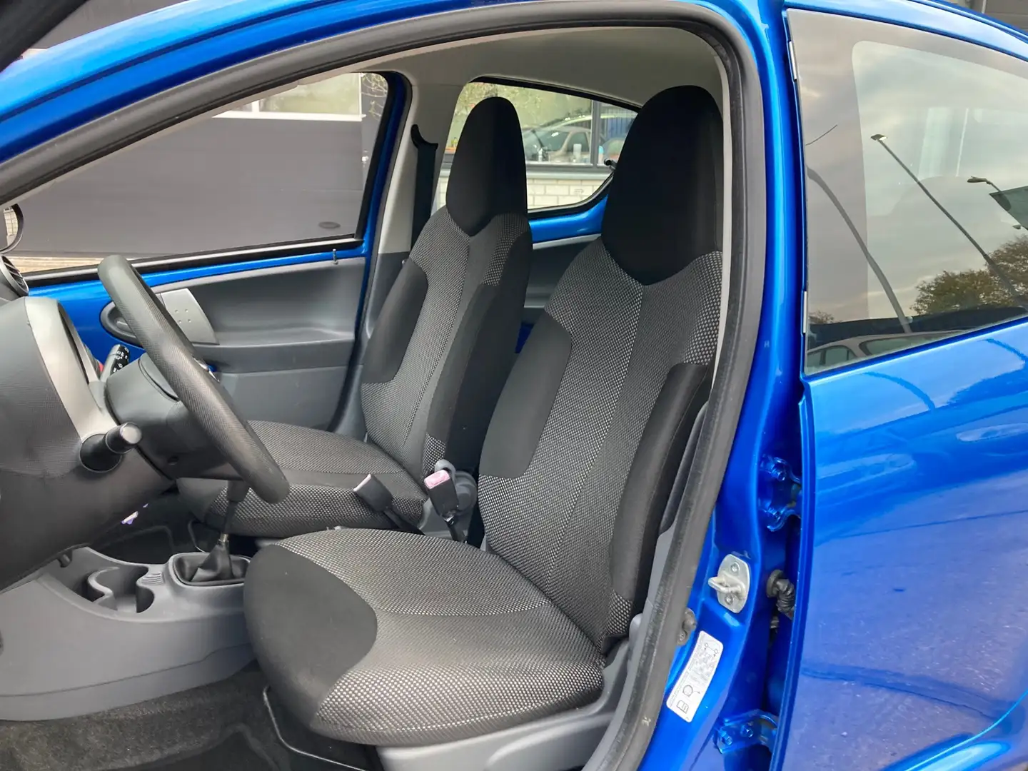 Toyota Aygo 1.0-12V 79.000 km nap! 5 deurs/airco zeer nette st Blauw - 2