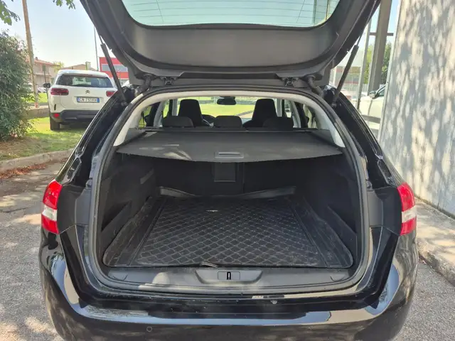 Peugeot 308 view 7