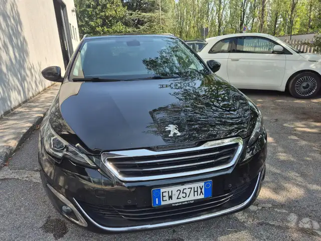 Peugeot 308 view 4