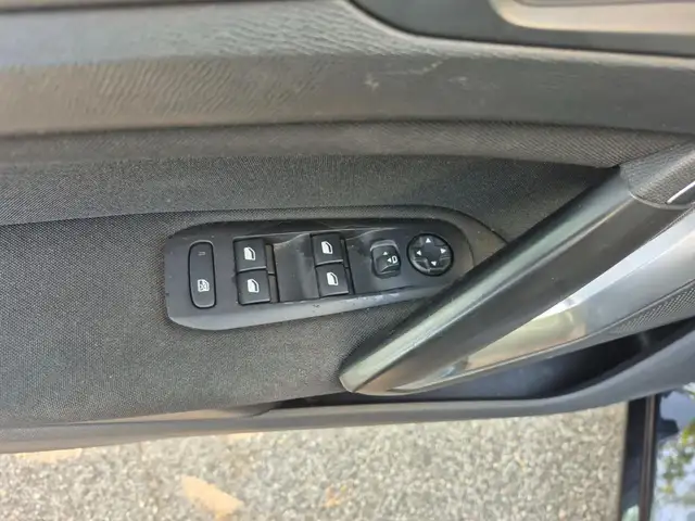 Peugeot 308 view 13