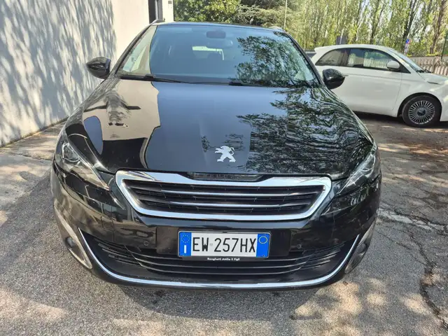 Peugeot 308 view 2