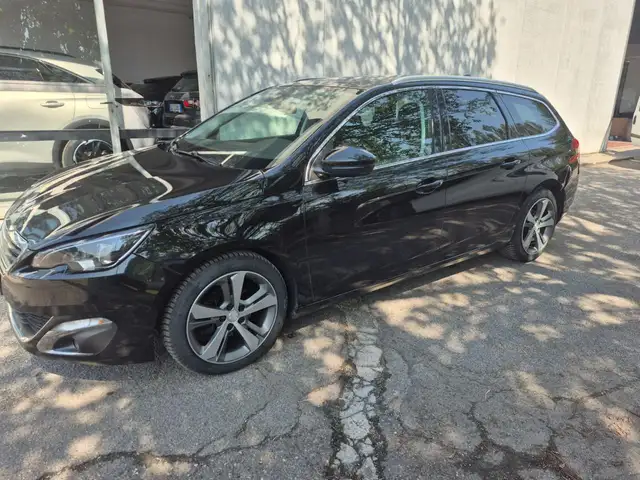 Peugeot 308 view 3