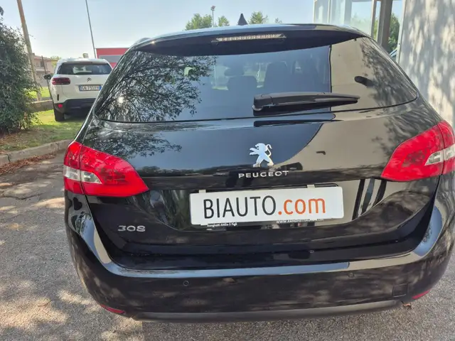 Peugeot 308 view 6