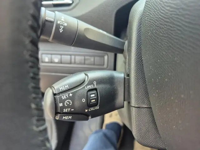 Peugeot 308 view 12
