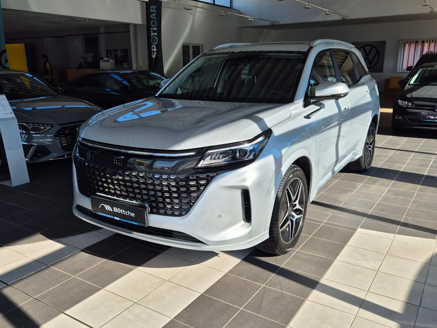 DFSK Plug-In-Hybrid 7 Sitzer LED Weiß - 2