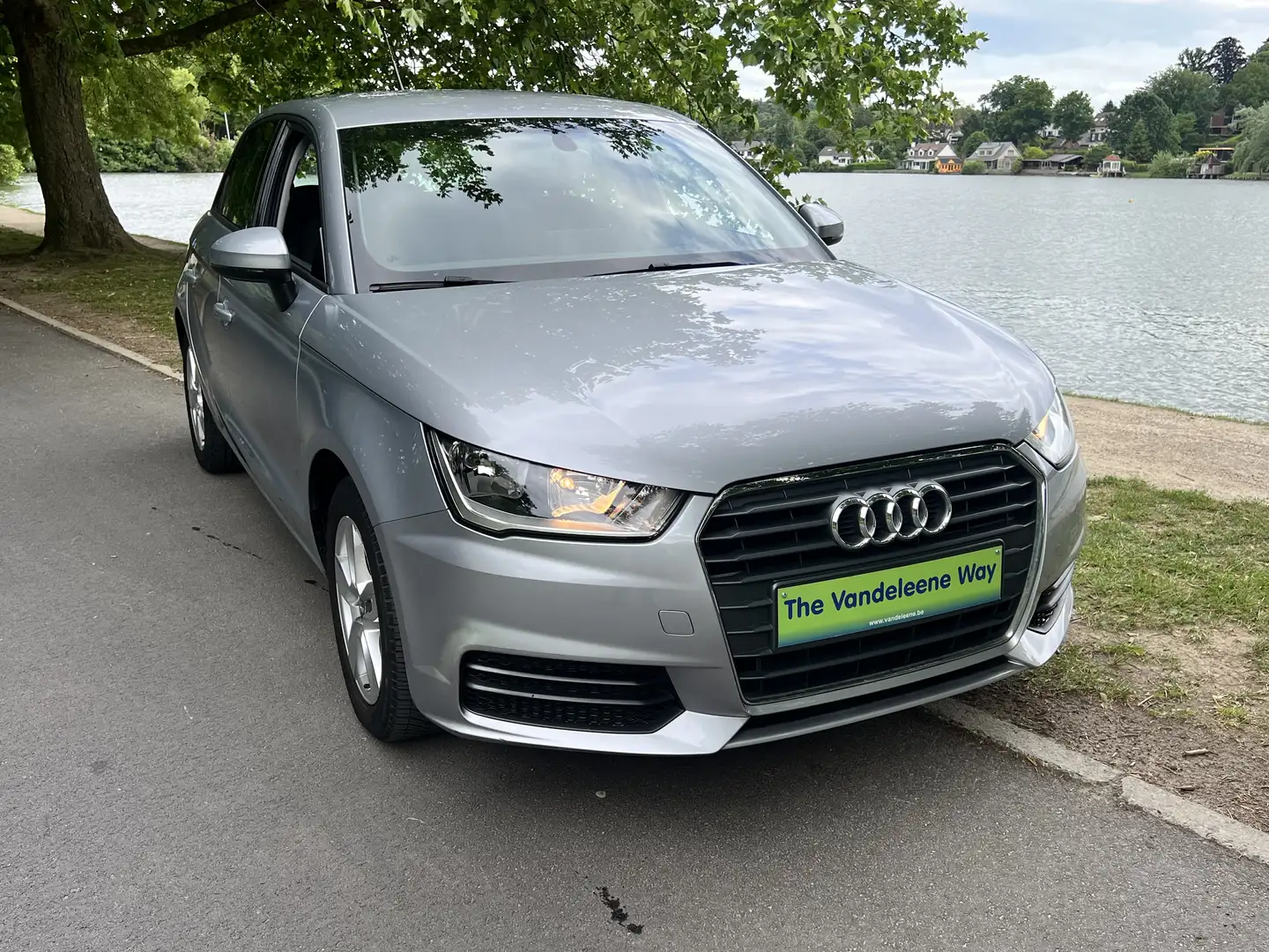 Audi A1 Sportback 1.0 TFSI ultra Design Gris - 2