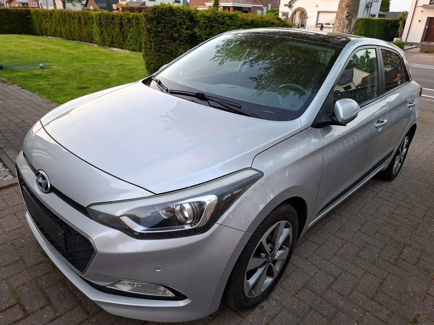 Hyundai i20 i20 1.2i Blackline/Clim/Jantes alu/T.O panoramique Argent - 1