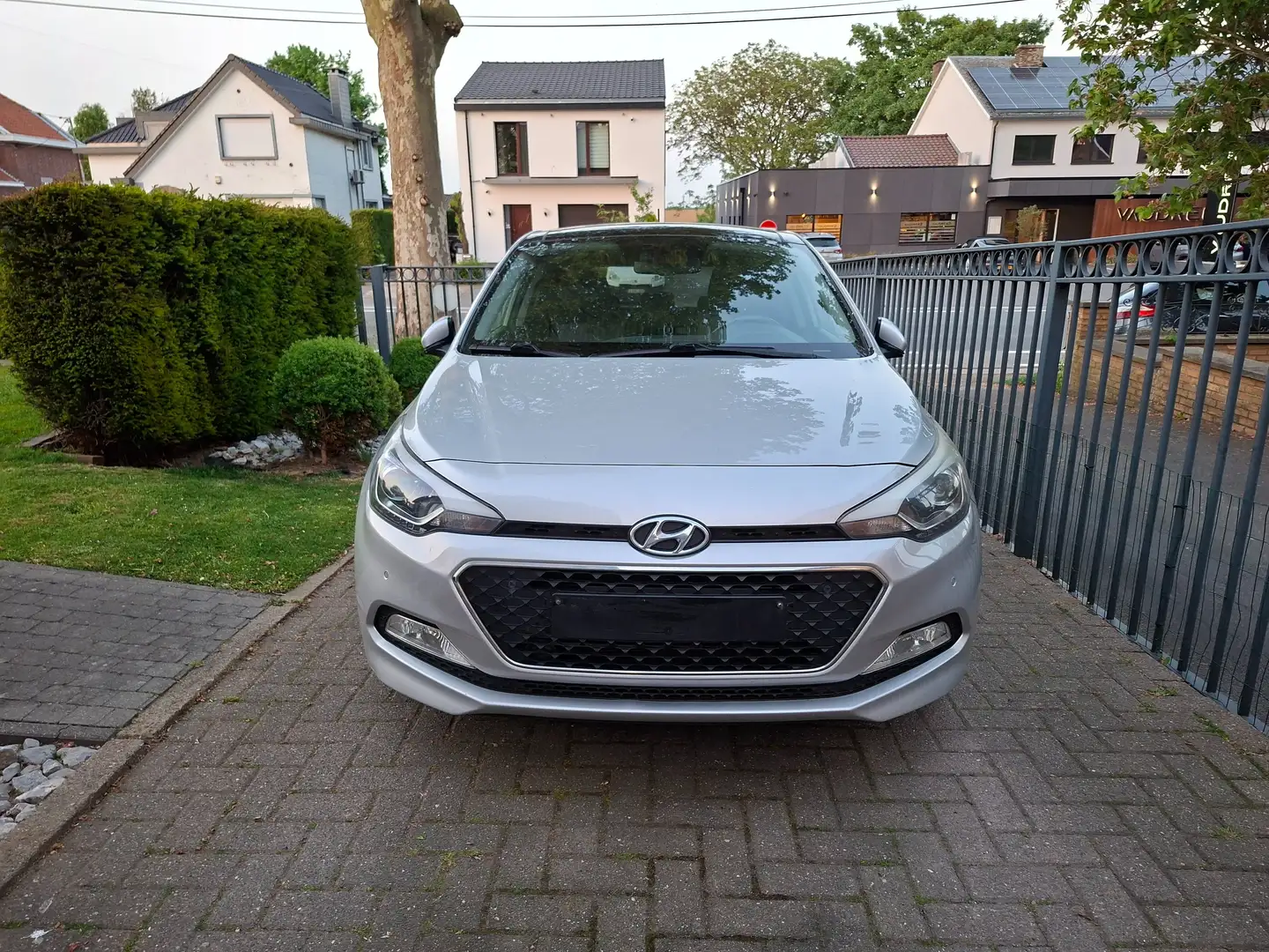 Hyundai i20 i20 1.2i Blackline/Clim/Jantes alu/T.O panoramique Argent - 2