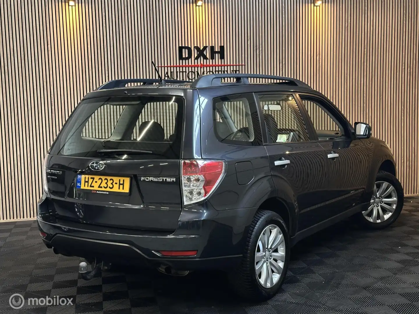 Subaru Forester 2.0 Premium Plus AUT PANO XENON LEDER TREKHK Grijs - 2