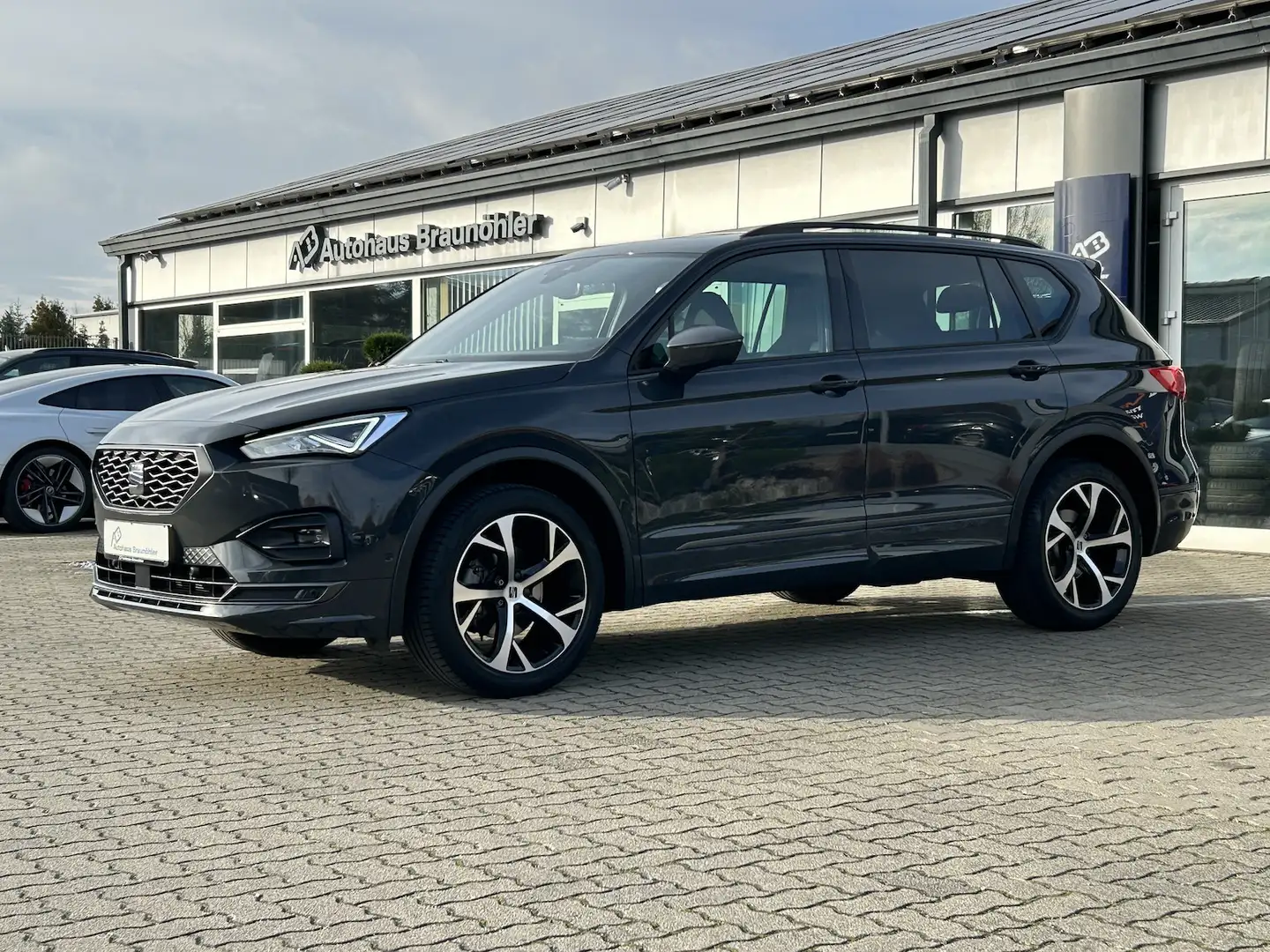 SEAT Tarraco FR 1.5 TSI DSG*AHK*Pano*Kessy*beats*Kamera* Grau - 2