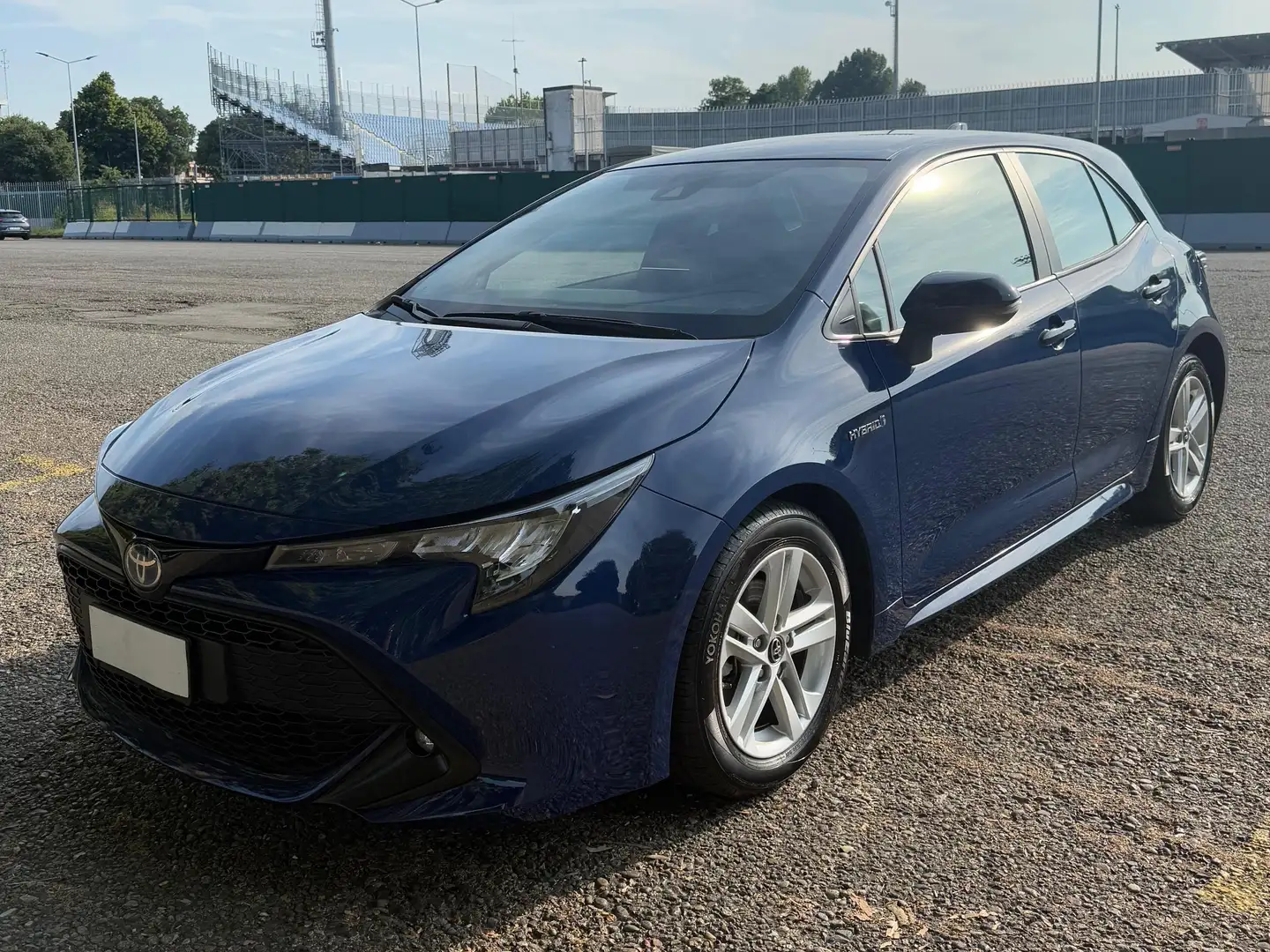 Toyota Corolla 1.8 HYBRID Bleu - 1