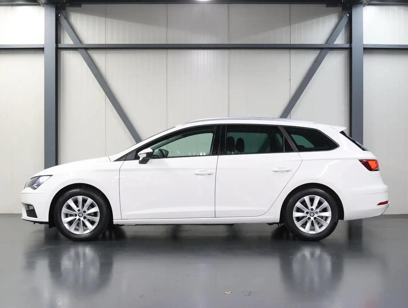 SEAT Leon ST 116pk Style Intense | 1ste eigenaar | AppleCarP Wit - 2