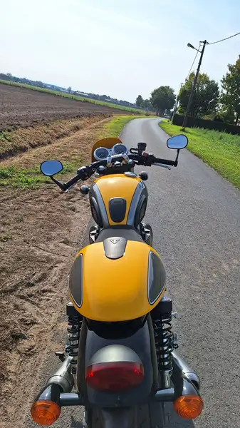 Triumph Street Twin - foto 3