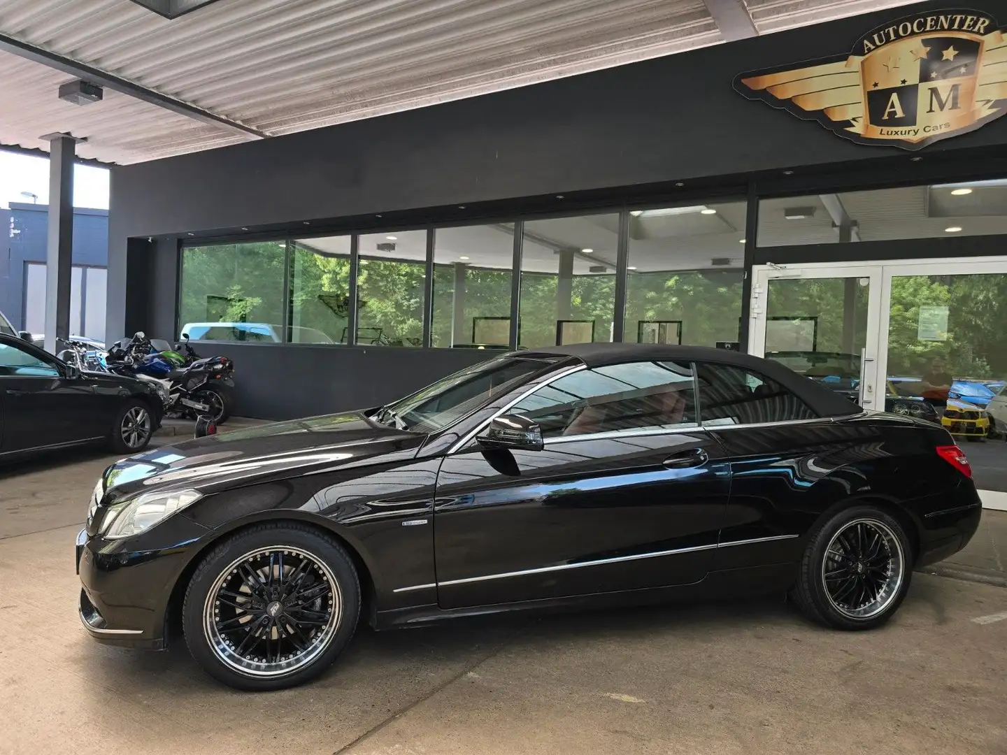 Mercedes-Benz E 200 Cabrio CGI AUTOMATIK LEDER/KAMERA/NAVI/H&K Schwarz - 2