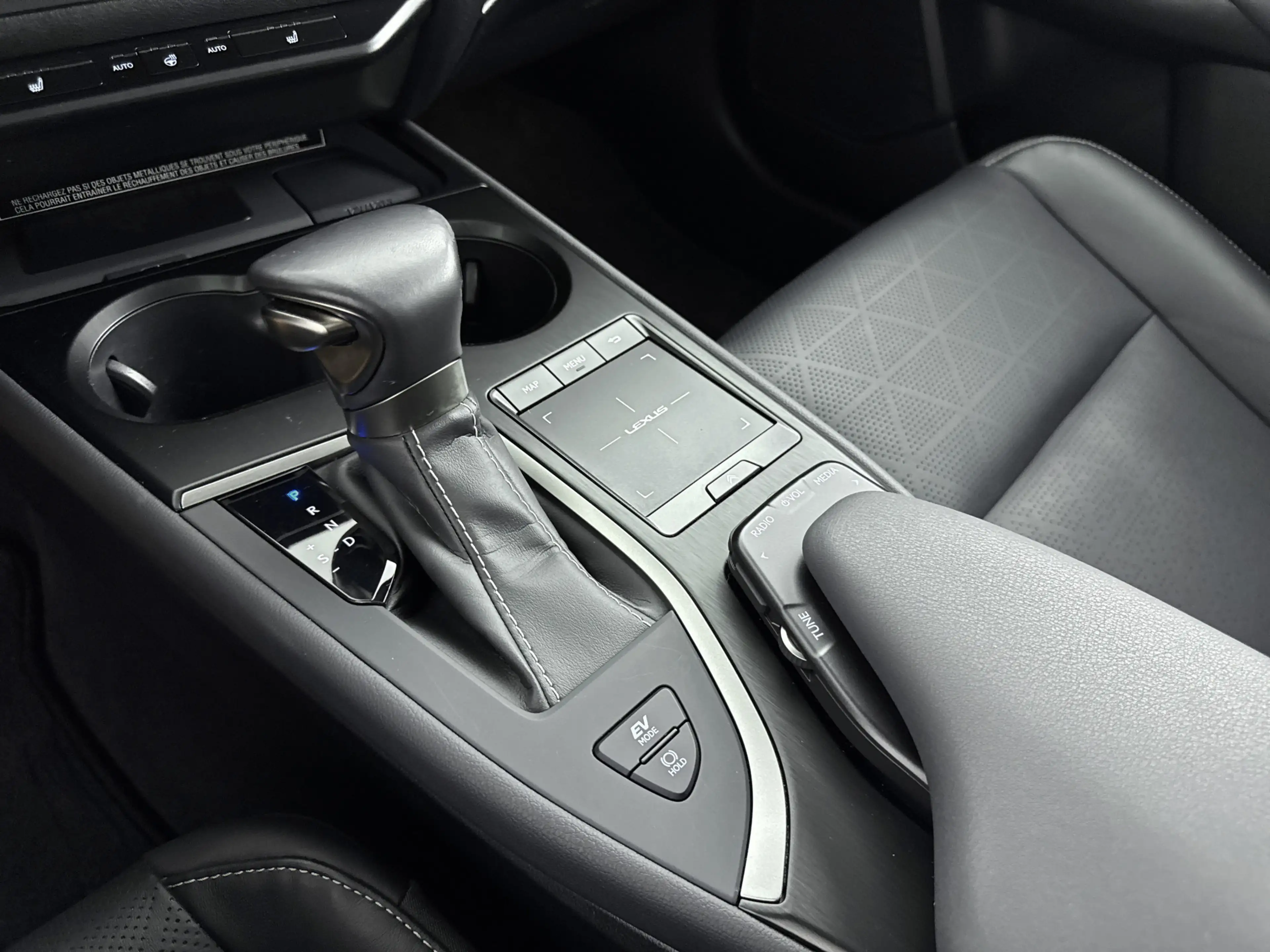 Lexus UX 250h Executive Line Limited | Mark-Levinson | Schuif- K — photo 13