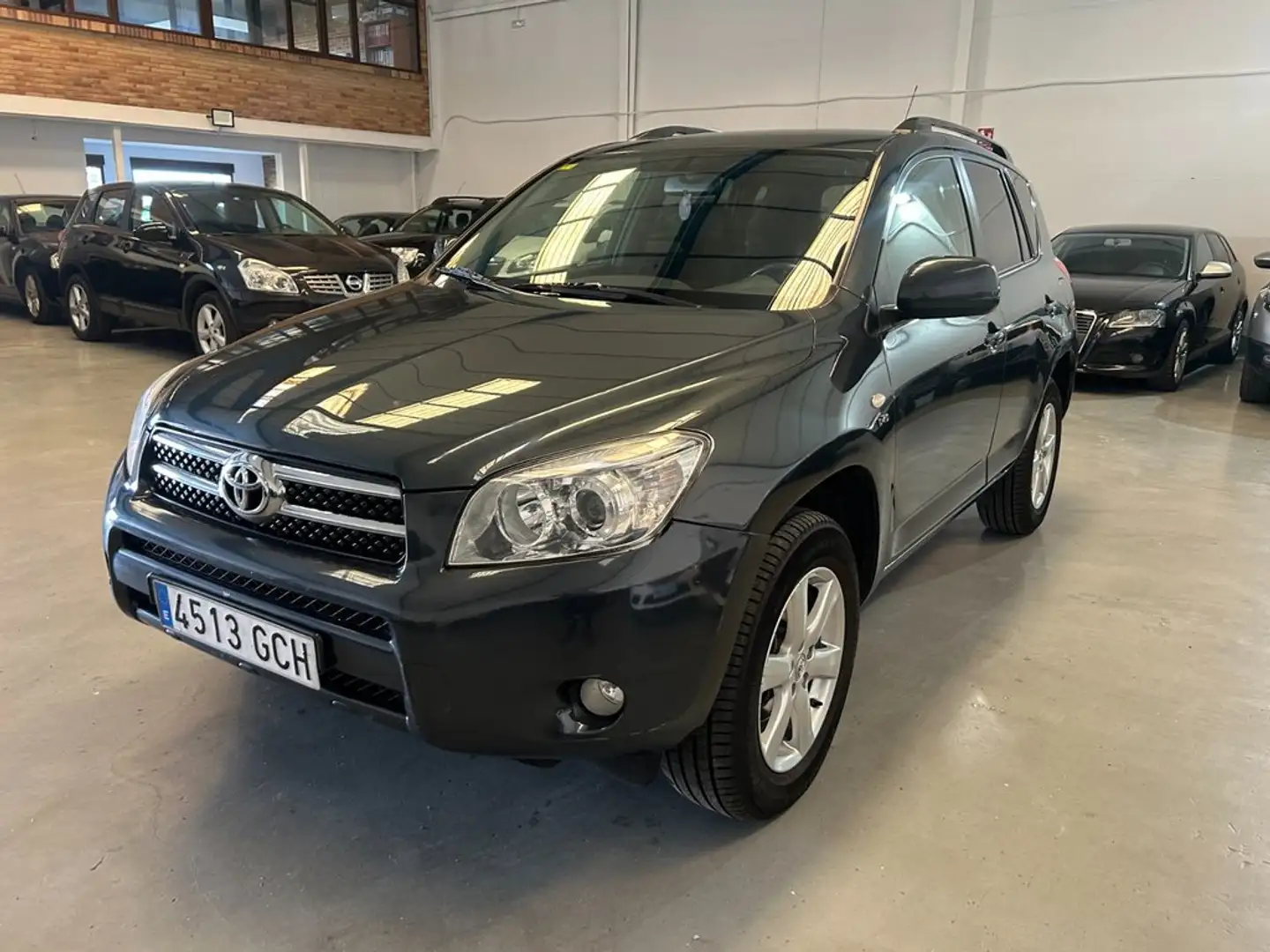 Toyota RAV 4 2.2 D-4D 136cv Sol Gris - 2