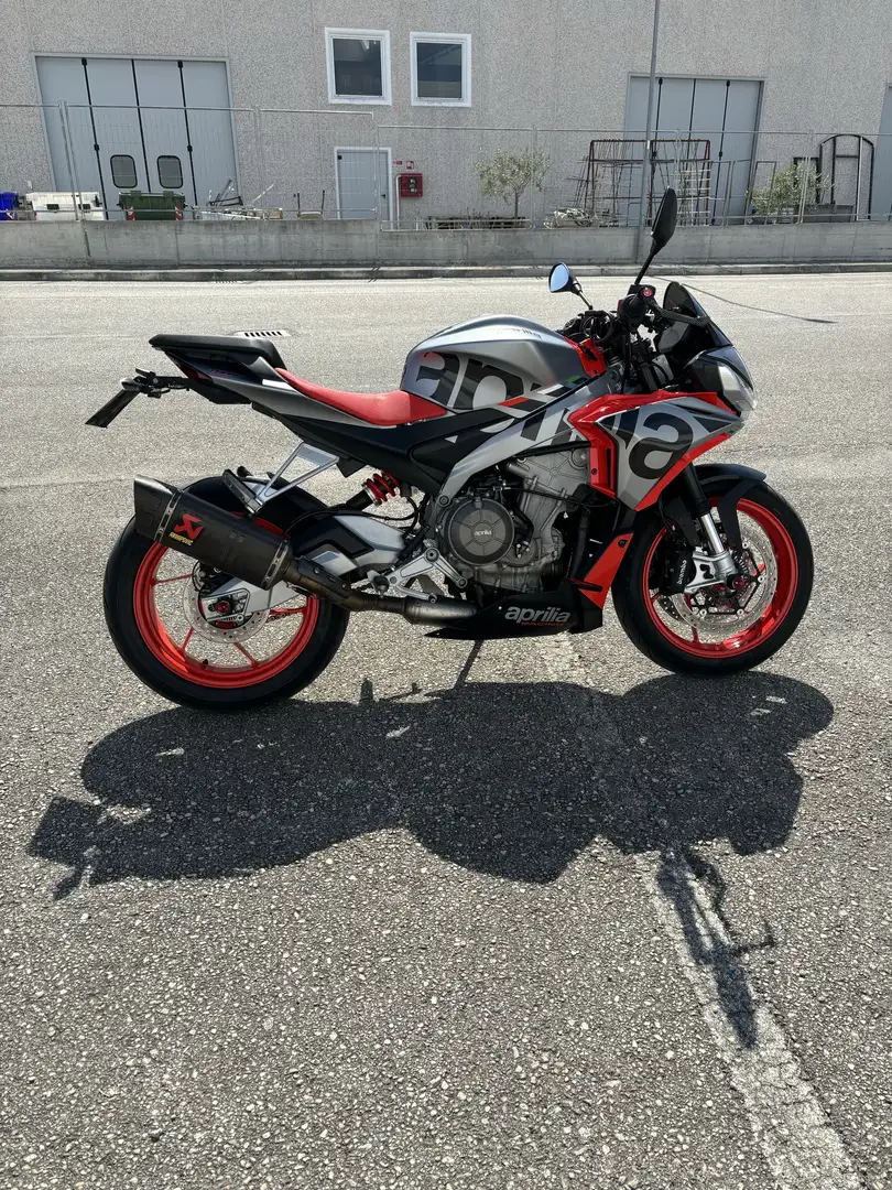 Aprilia Tuono - 1