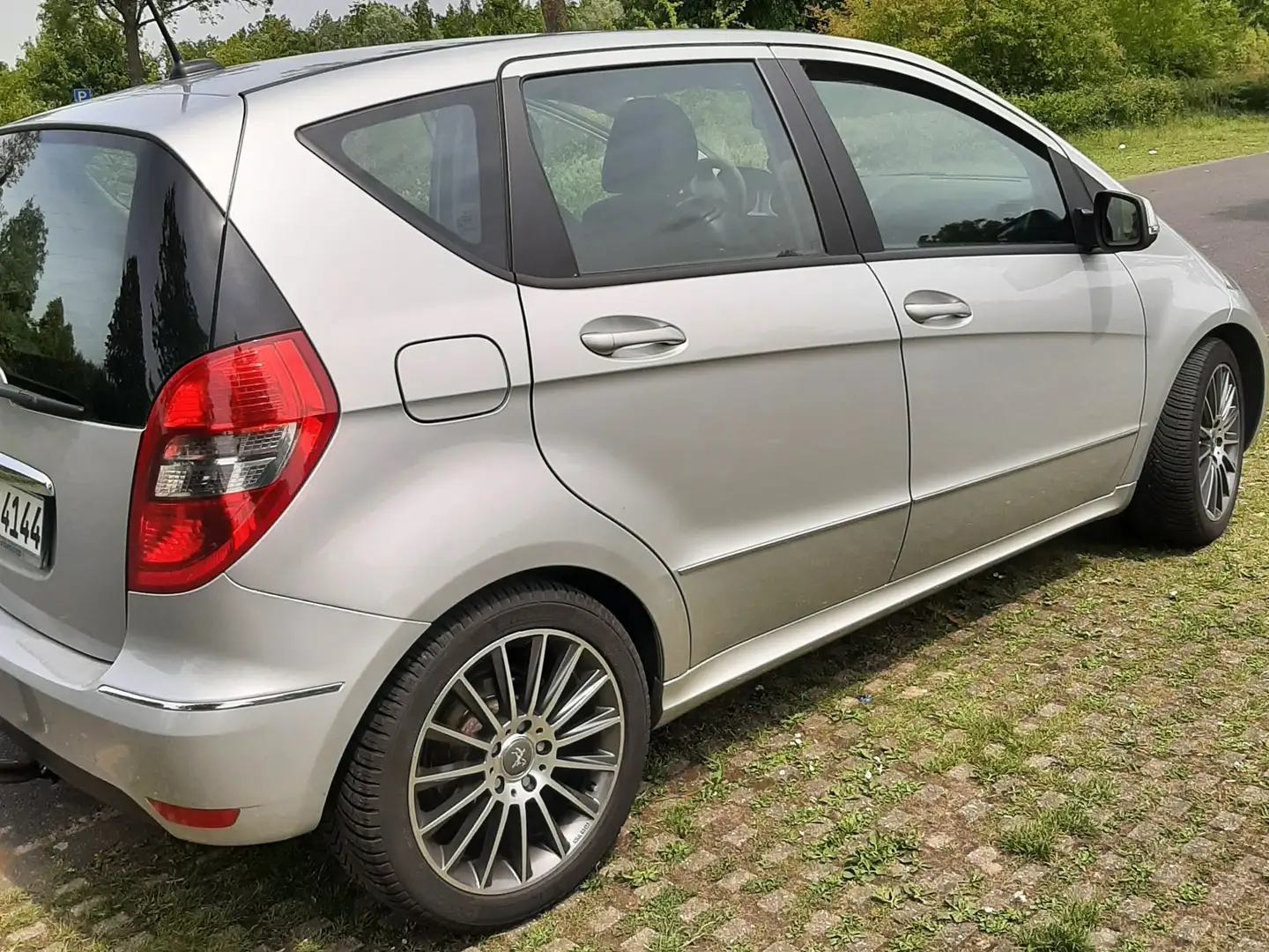Mercedes-Benz A 180 A 180 BlueEFFICIENCY Avantgarde Argent - 1