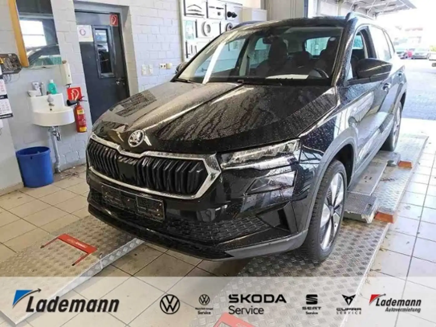 Skoda Karoq 1.5 TSI DSG TOUR LED+NAVI+GRA+PDC+SHZ+KLIM Schwarz - 1
