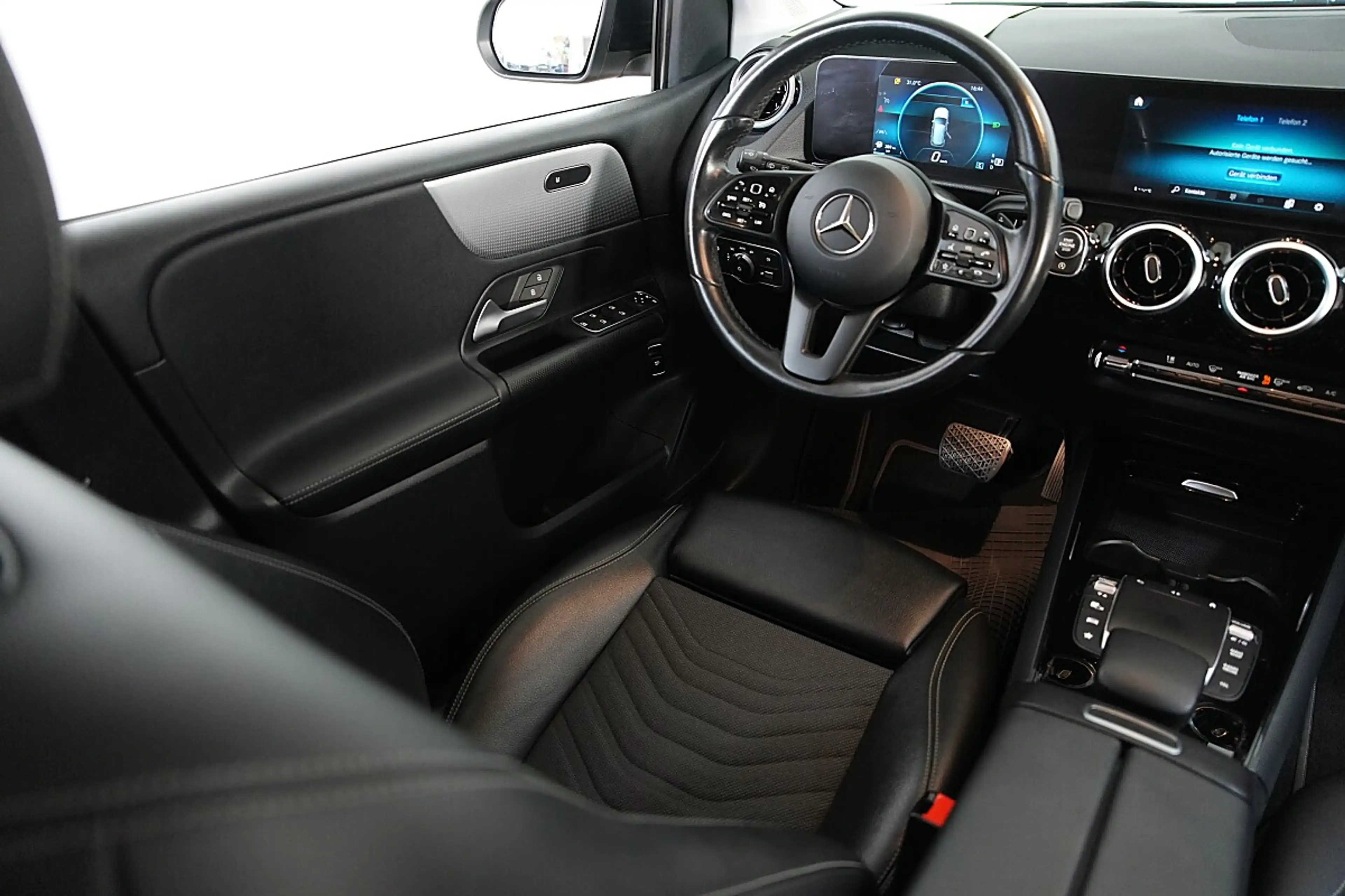 Mercedes-Benz B 180 d Aut. — photo 18