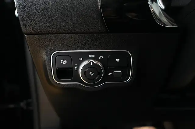 Mercedes-Benz B-Class view 12