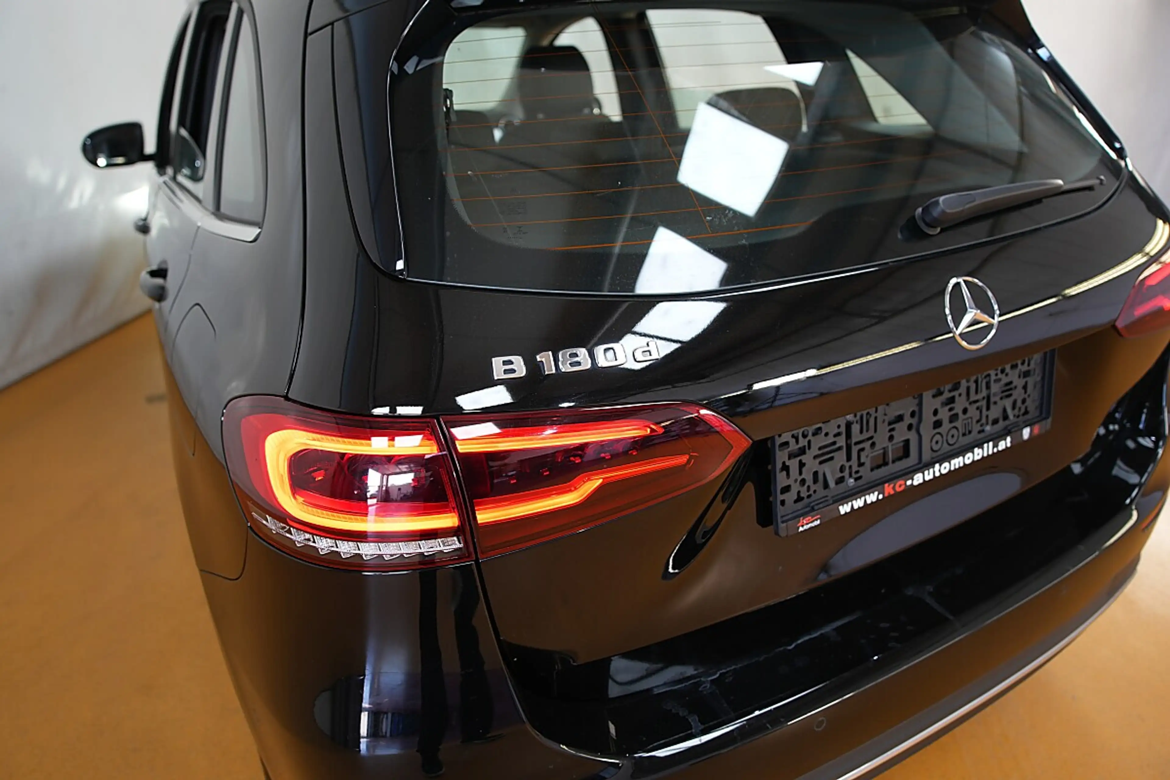 Mercedes-Benz B 180 d Aut. — photo 29