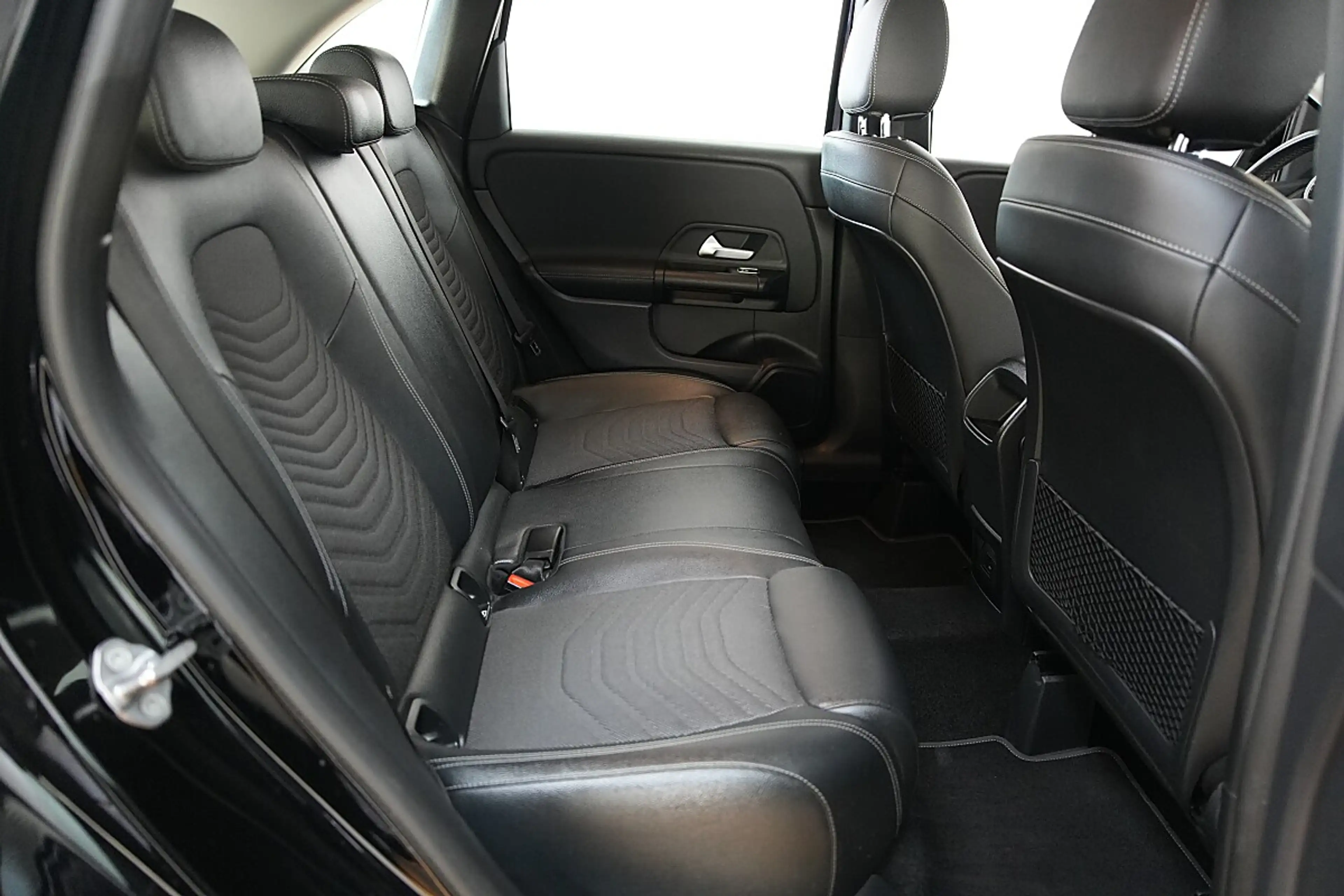 Mercedes-Benz B 180 d Aut. — photo 26
