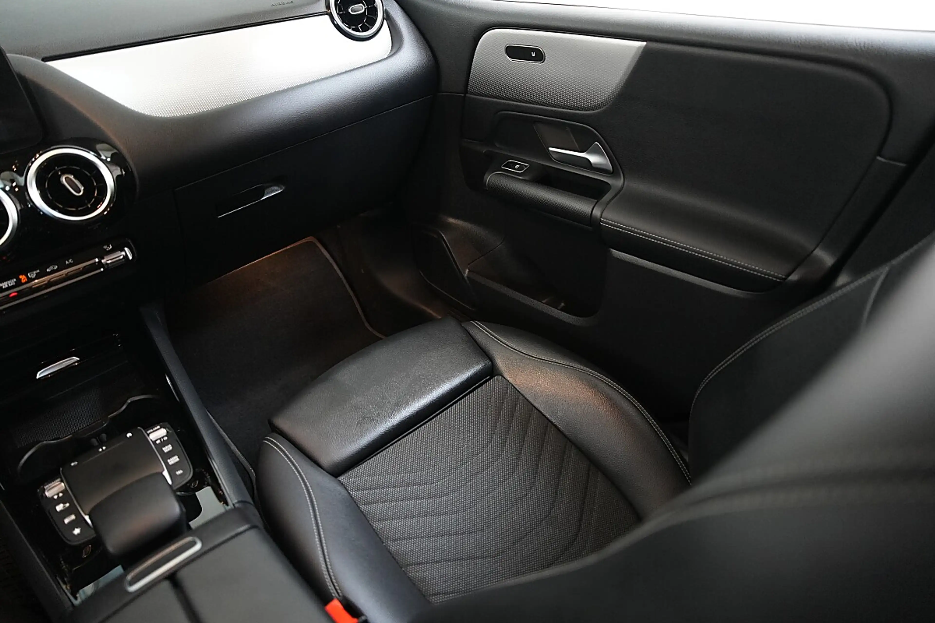Mercedes-Benz B 180 d Aut. — photo 19
