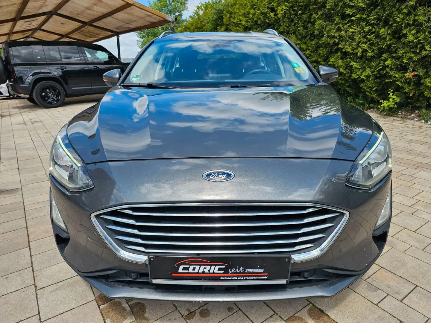 Ford Focus Turnier Titanium Gris - 1