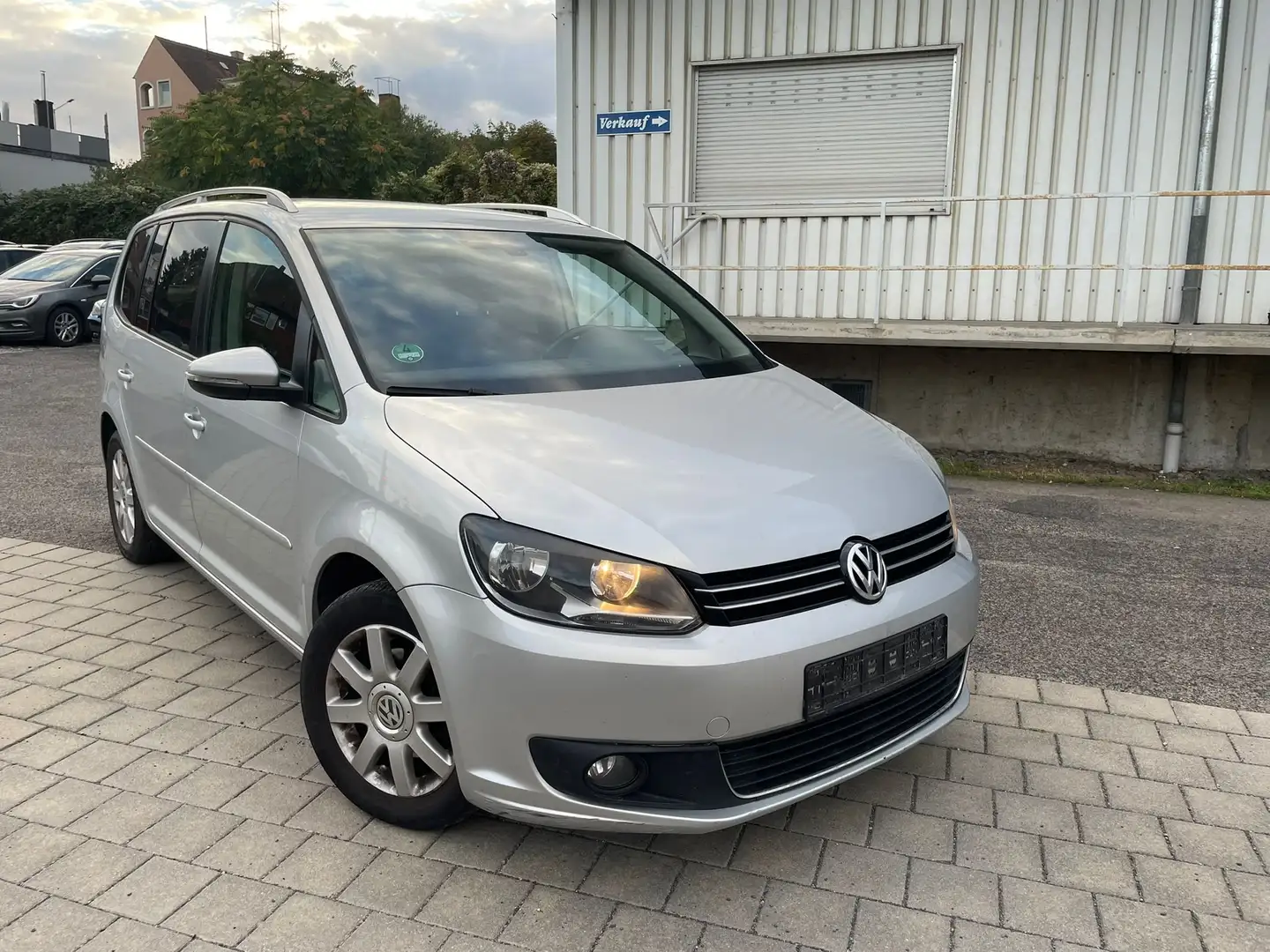 Volkswagen Touran Touran 1.6 TDI BlueMotion *Navi*Tempomat*PDC* Silber - 1