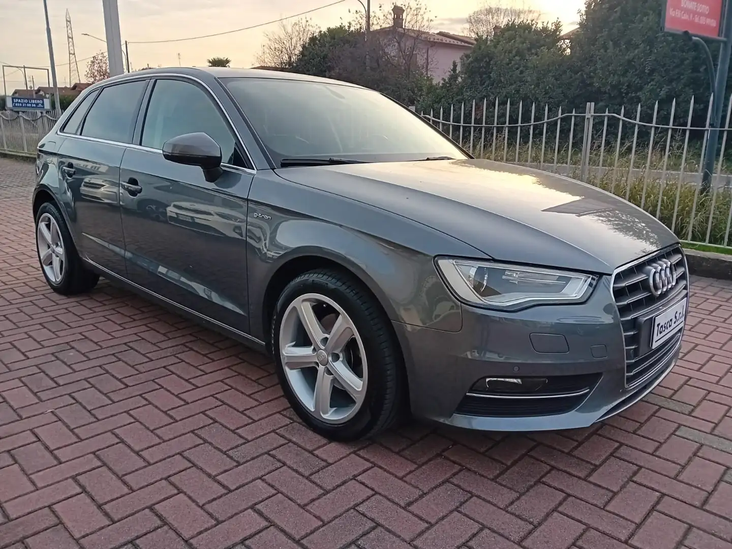 Audi A3 Sportback 1.4 g-tron Ambiente Grigio - 2