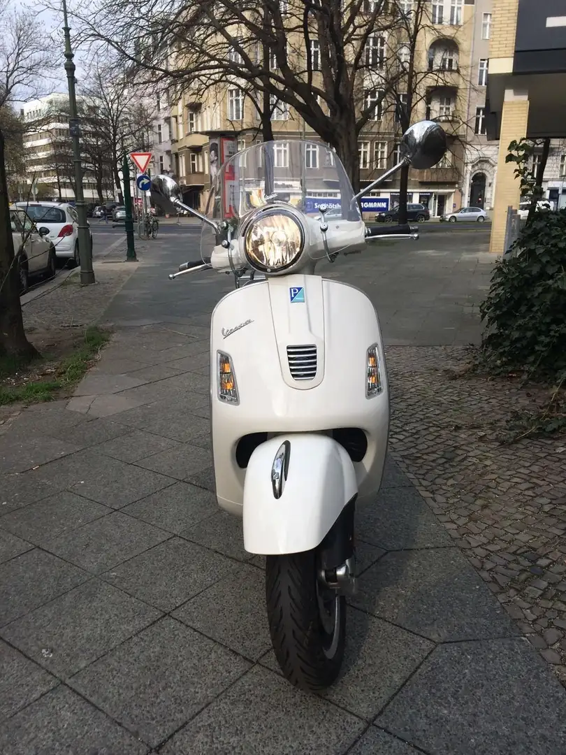 Vespa GTS 125 Fehér - 1
