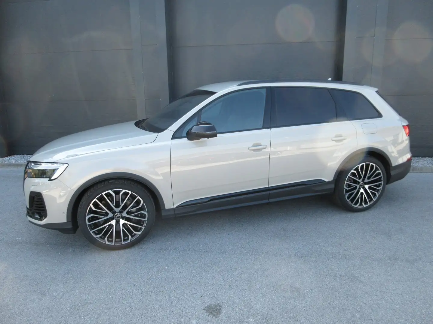 Audi Q7 55 TFSI e quattro 290 kW Braun - 2
