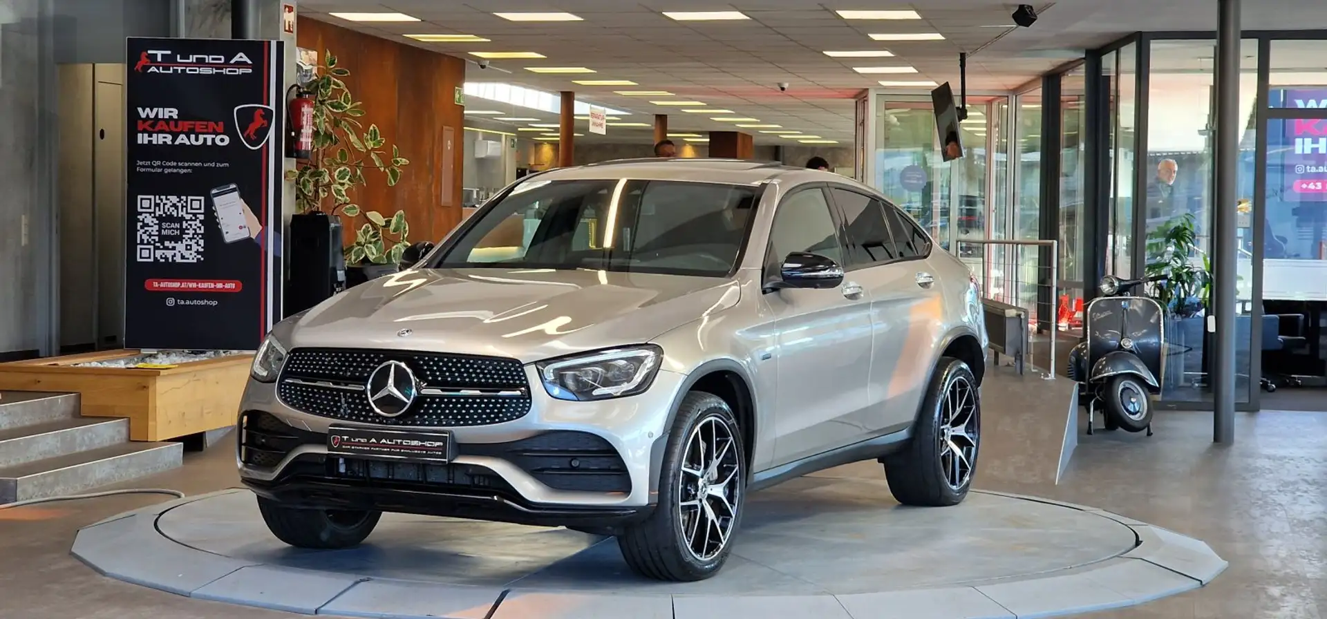 Mercedes-Benz GLC 300 e 4Matic AMG-Line Coupe Aut. *Head-up*Scheibedach* Grau - 1