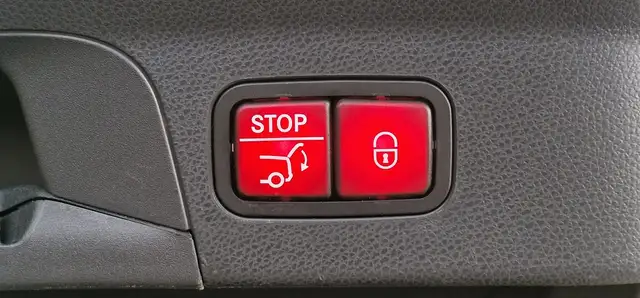 Mercedes-Benz GLC view 10