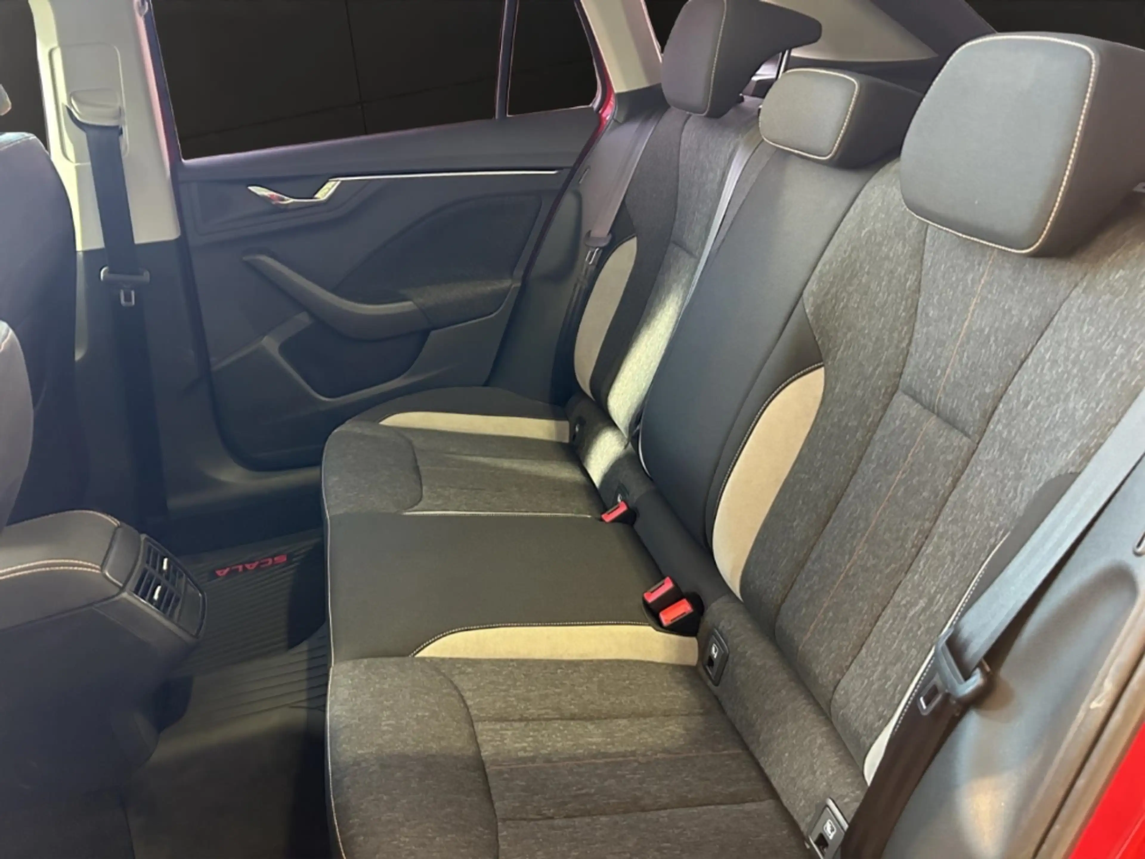 Skoda Scala Style LED Keyless Klimaautom PDC SHZ Kurvenlicht — photo 13