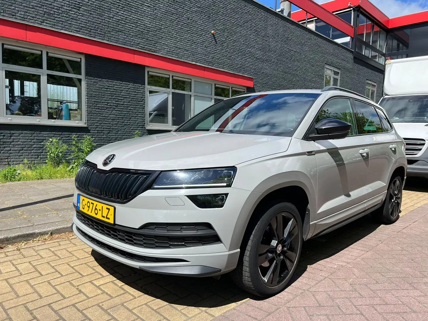 Skoda Karoq Skoda Karoq 1.5 TSI ACT Sportl. Bus (2019) Autom. Grijs - 1