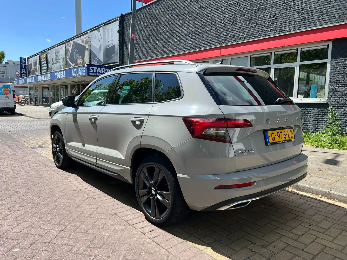 Skoda Karoq Skoda Karoq 1.5 TSI ACT Sportl. Bus (2019) Autom. Grijs - 2