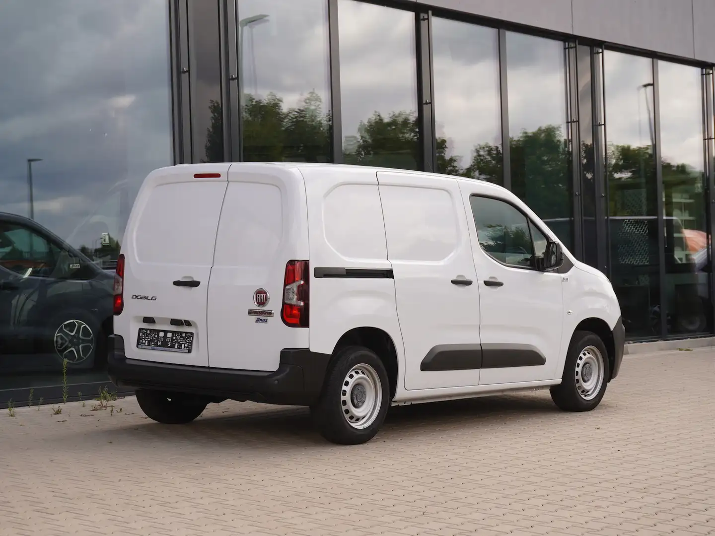 Fiat Doblo 1.5 / 3-Sitzer + Navi + Winterräder Blanc - 2
