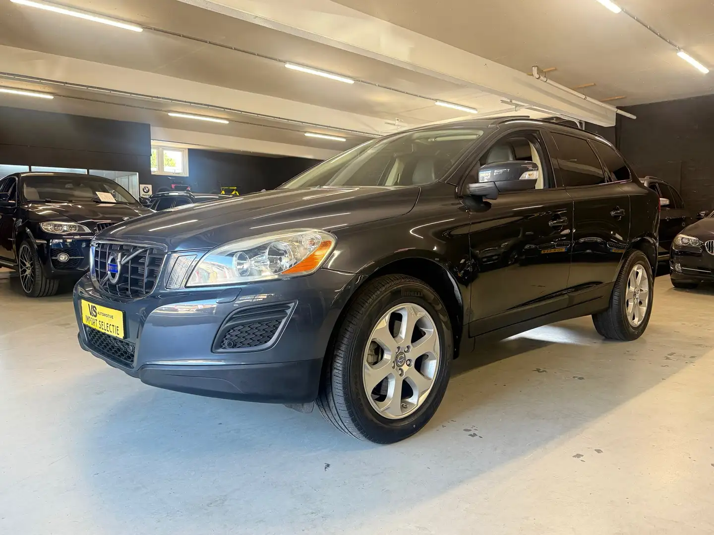 Volvo XC60 3.2 AWD Momentum - 43.240 KM Grijs - 1