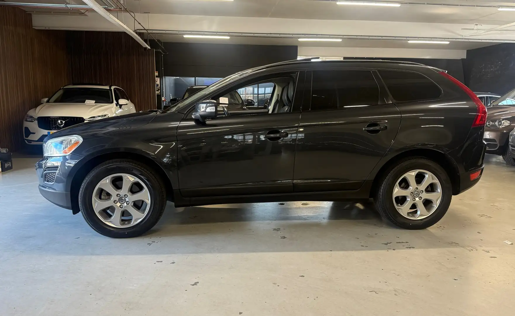 Volvo XC60 3.2 AWD Momentum - 43.240 KM Grijs - 2
