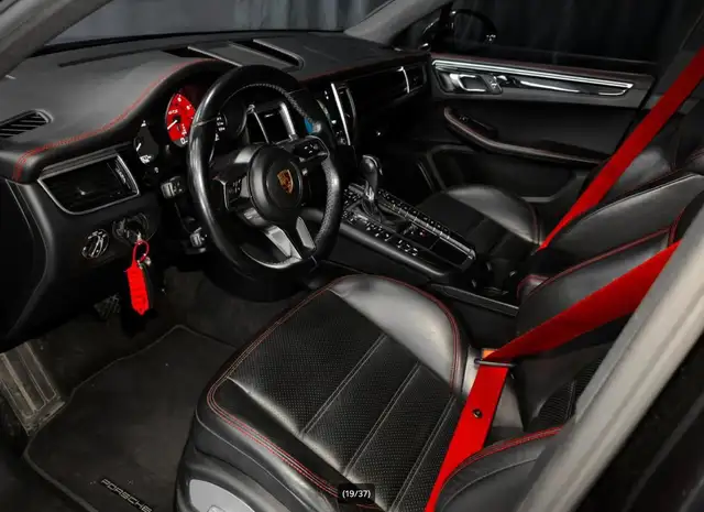 Porsche Macan view 14