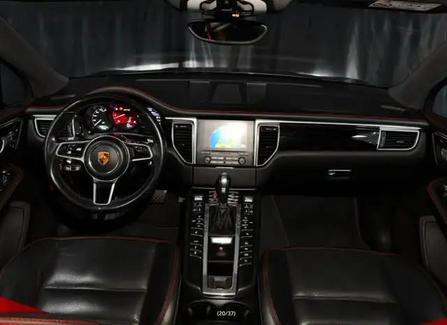 Porsche Macan view 15