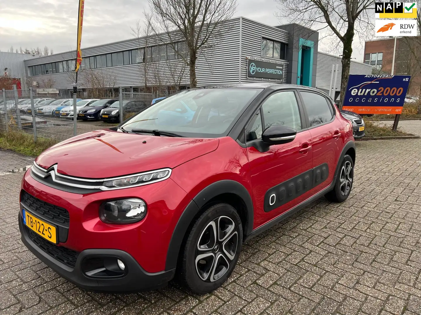 Citroen C3 1.2 PureTech Feel Edition - NAVIGATIE - TREKHAAK ! Rood - 1
