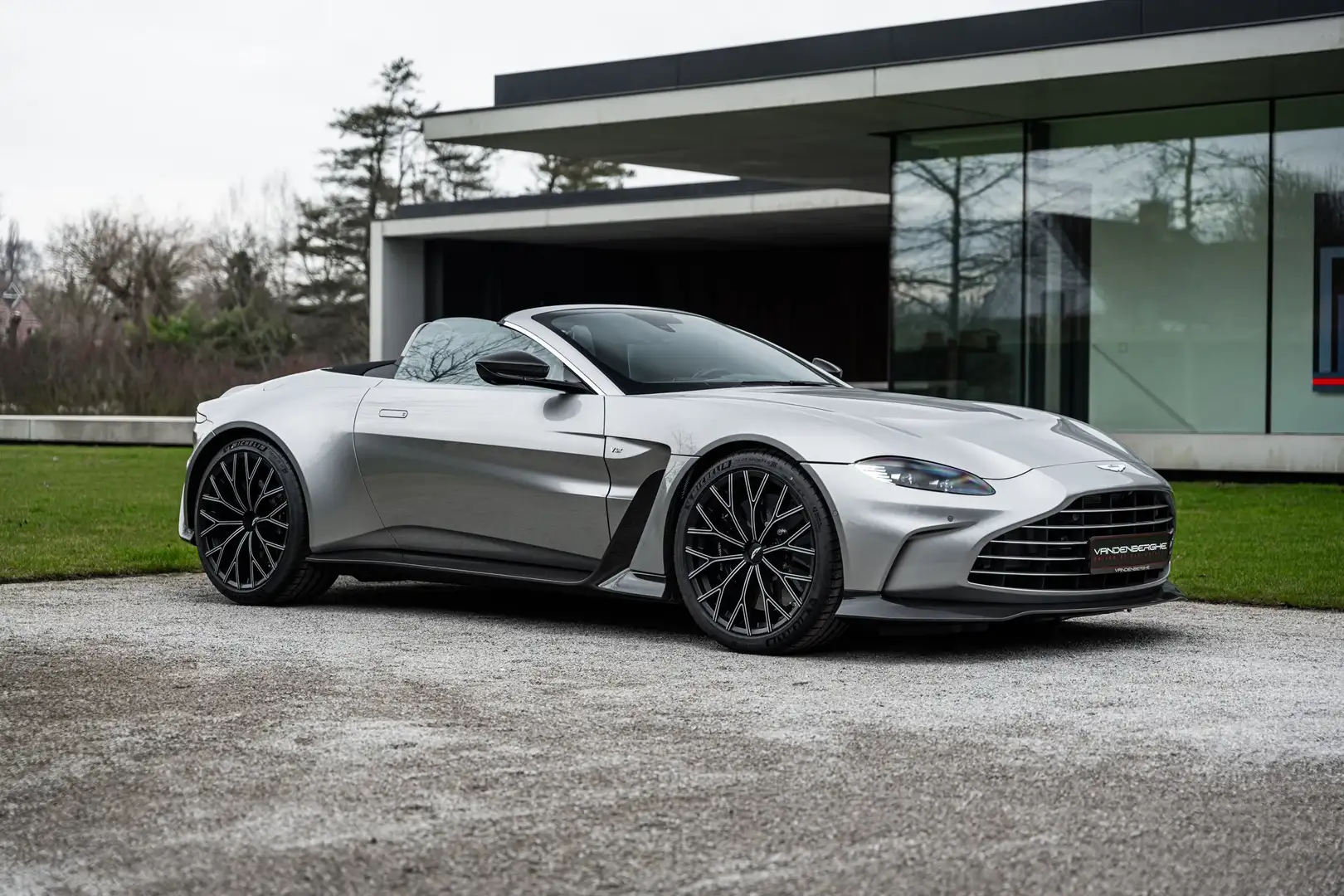 Aston Martin Vantage V12 ROADSTER / 1 OF 249 / FULL CARBON / VAT Срібний - 1