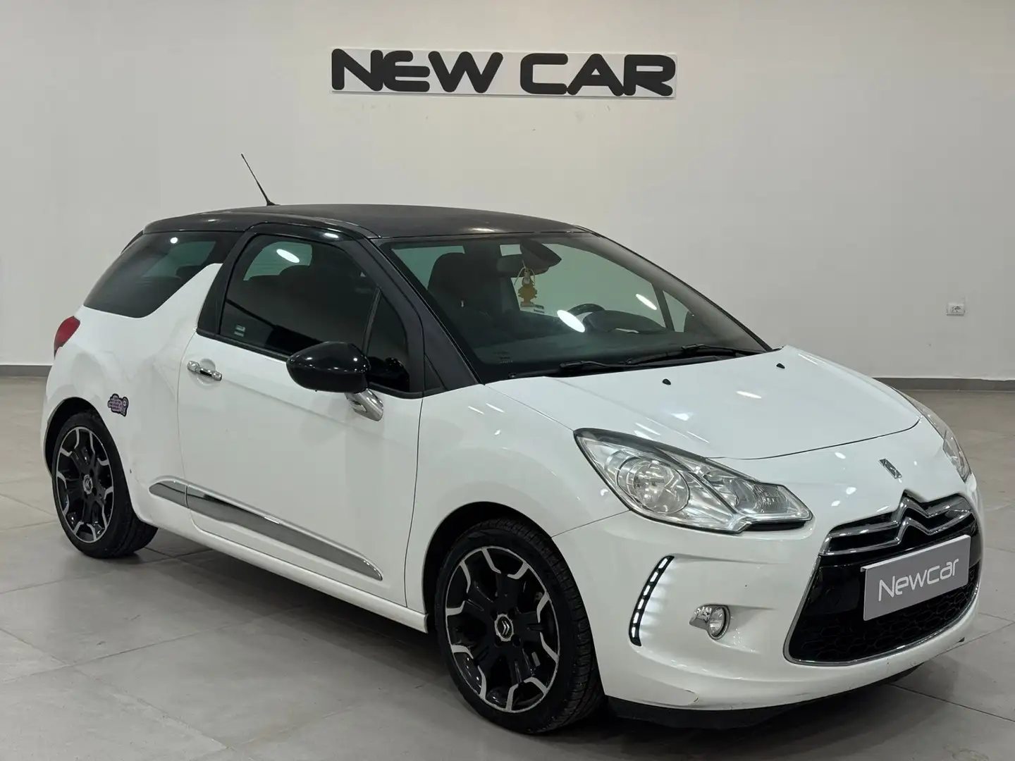 DS Automobiles DS 3 DS 3 1.4 HDi 70 Just Black Blanc - 1