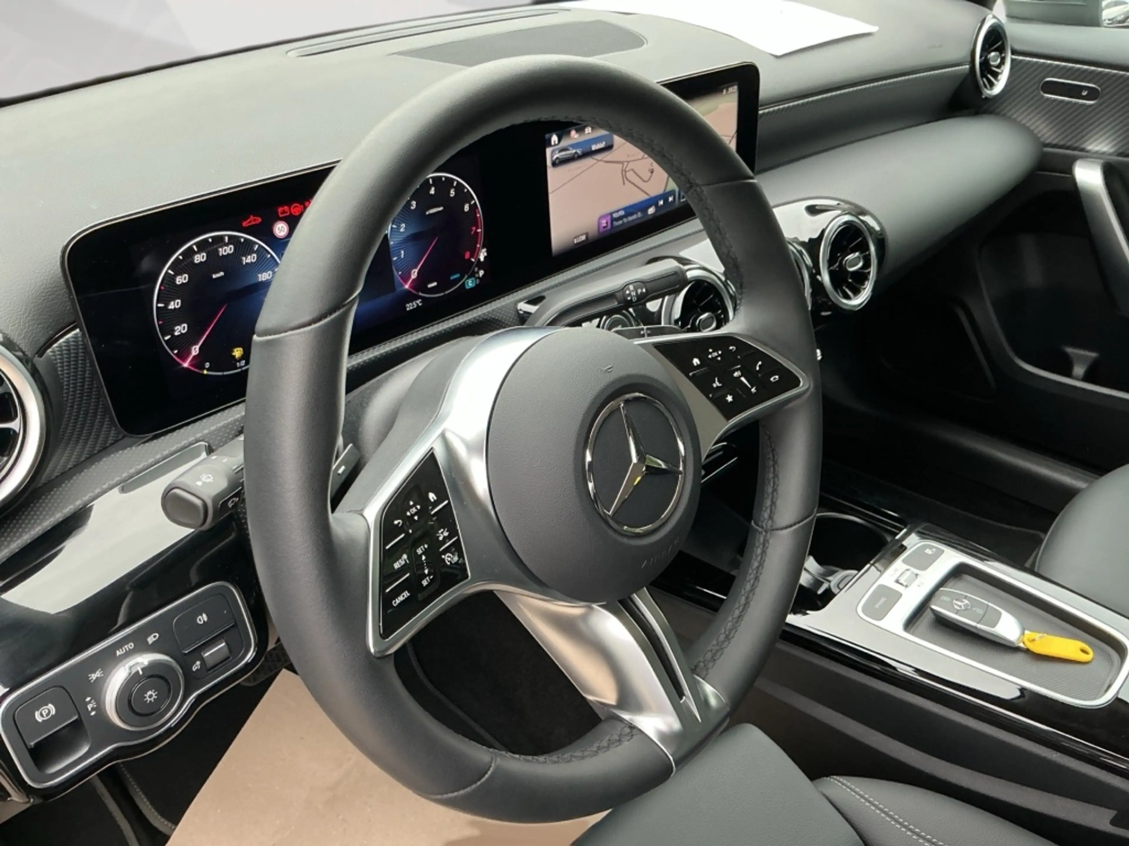 Mercedes-Benz A 200 PROGRESSIVE KAMERA SPUR PDC SHZ — photo 12