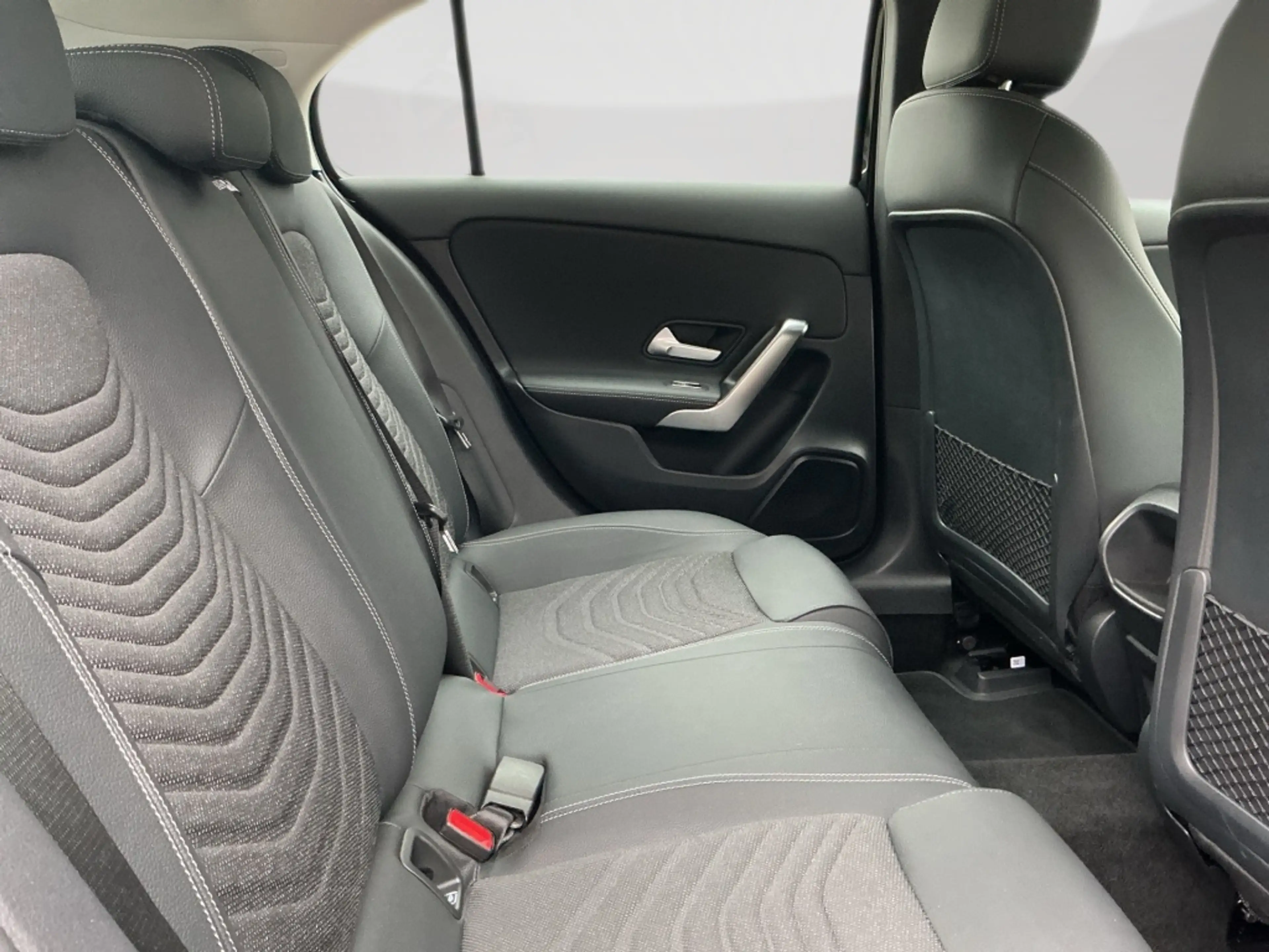 Mercedes-Benz A 200 PROGRESSIVE KAMERA SPUR PDC SHZ — photo 14