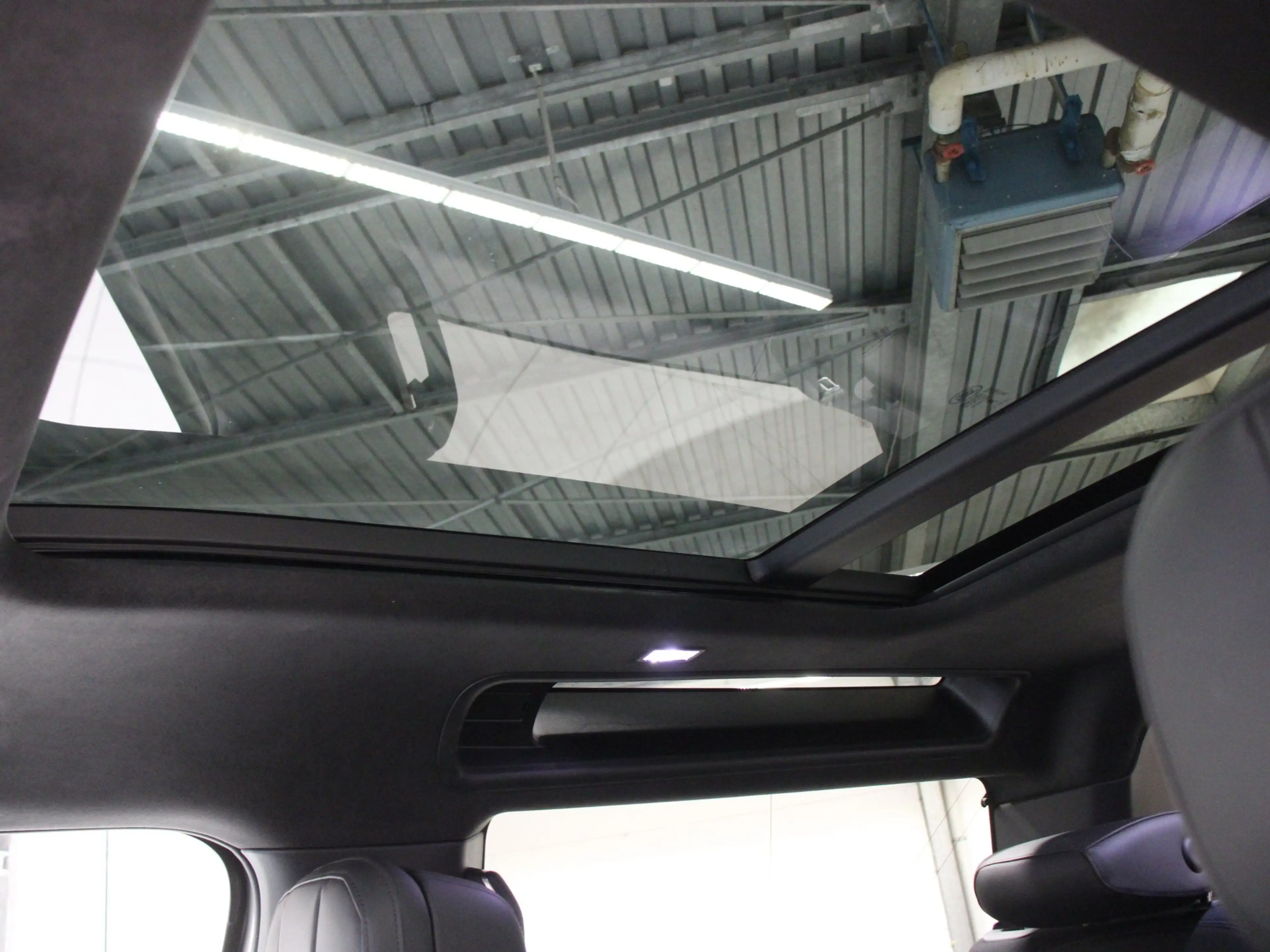 Land Rover Defender 90 P425 X AHK DAB WLAN Klimaaut. — photo 9